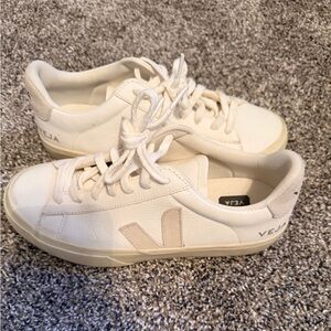Women’s Veja size 6
